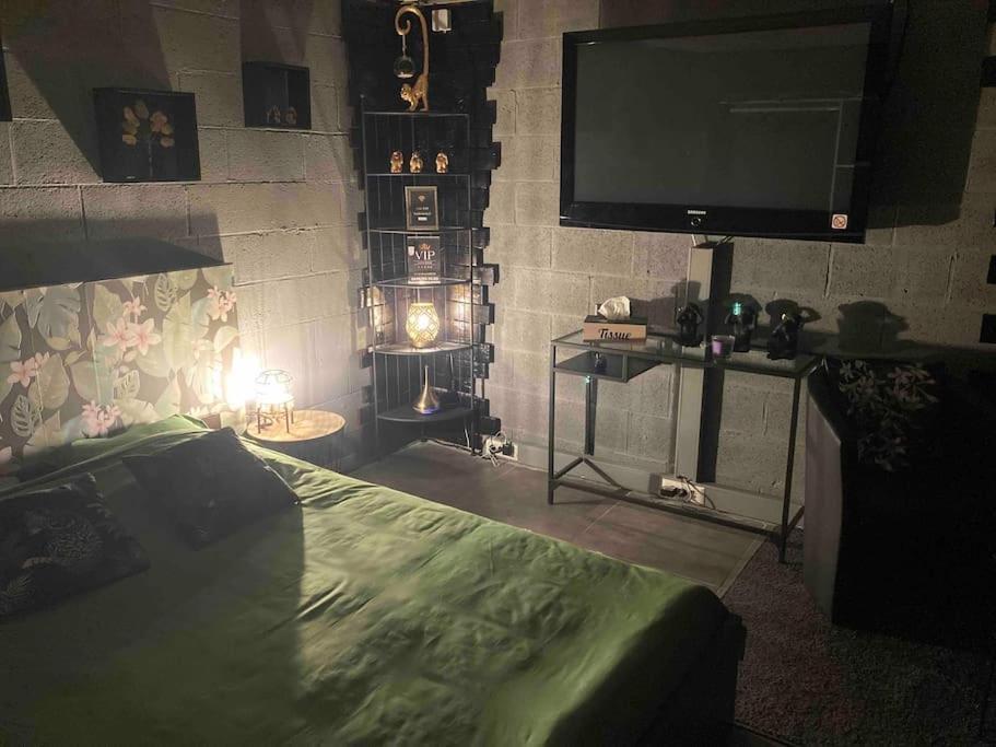 Vip Lounge Appartement Avec Jacuzzi Et Jardin Andenne Bagian luar foto