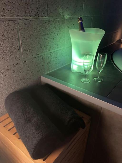 Vip Lounge Appartement Avec Jacuzzi Et Jardin Andenne Bagian luar foto