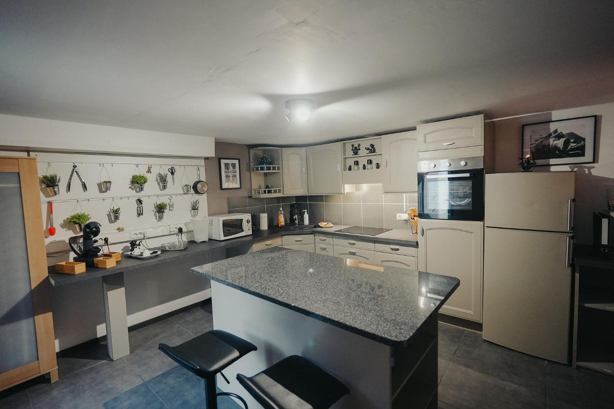 Vip Lounge Appartement Avec Jacuzzi Et Jardin Andenne Bagian luar foto